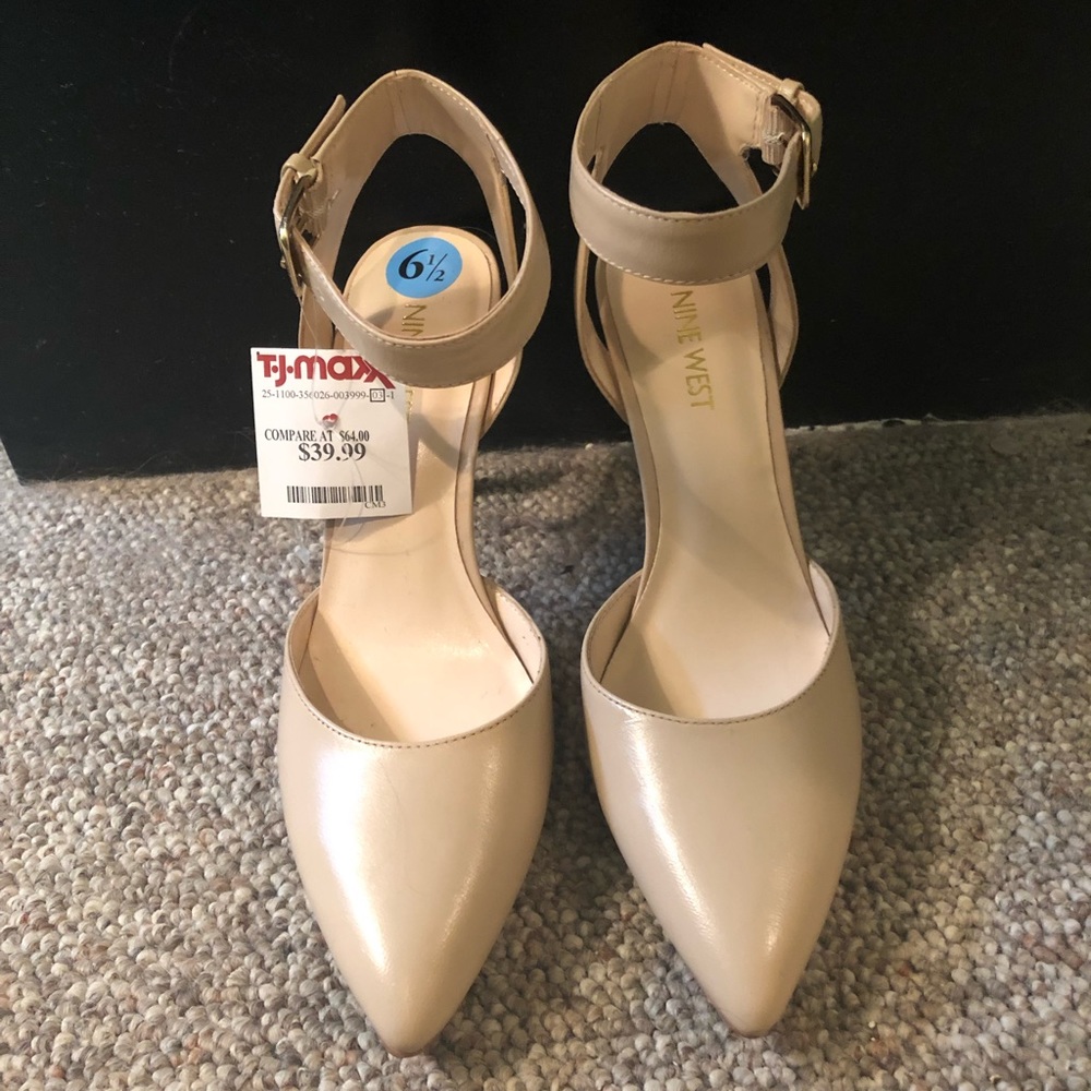 NEW Nine West Nude Pumps